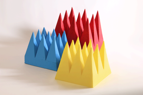 High Performance Broadband Pyramidal RF Absorber